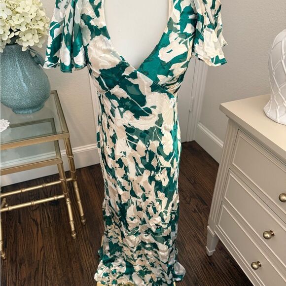 NWOT ASTR the label Florecita Dress in Green Cream Burnout-X28 - Picture 4 of 8